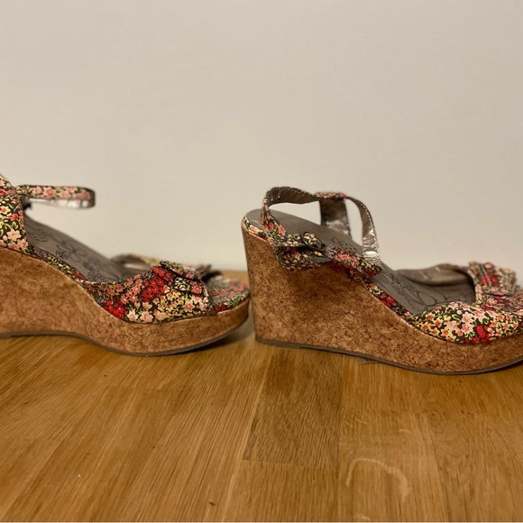 Jellypop Women's Audrie Wedge Sandal - Picture 3 of 5